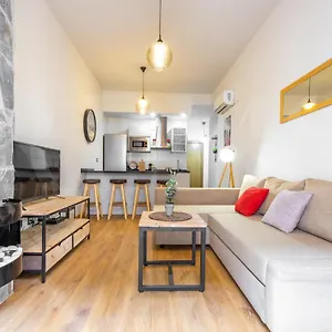 Cozy Flat With Common Pool & Parking - Center By Rems , Málaga España